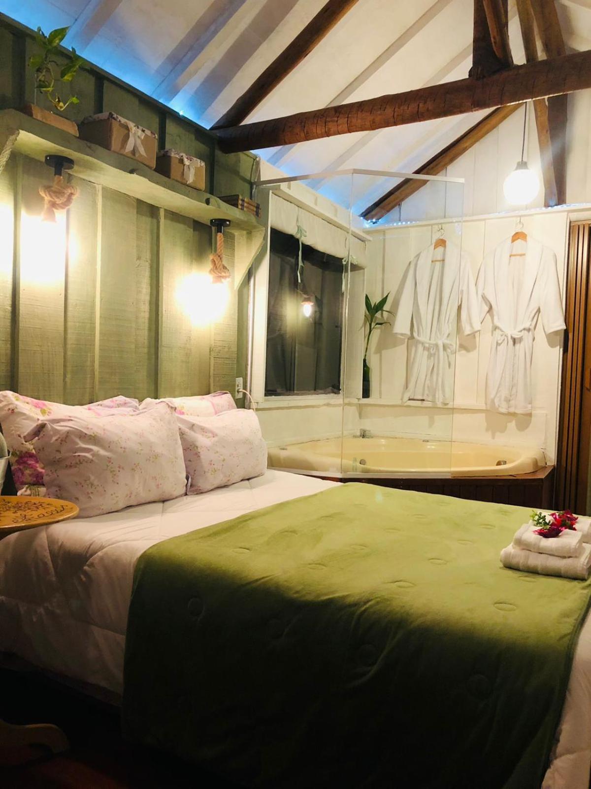 Chalé Little Com Hidromassagem